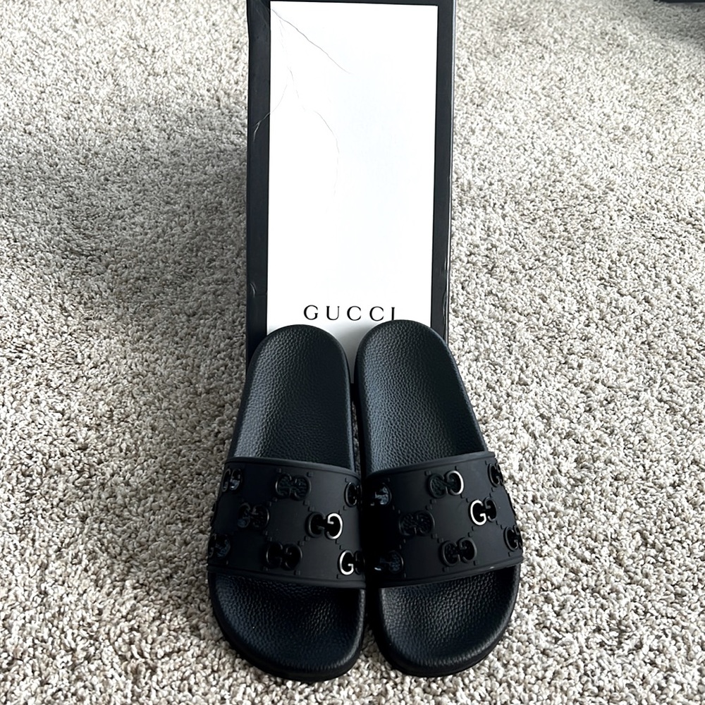 “Gucci” slides